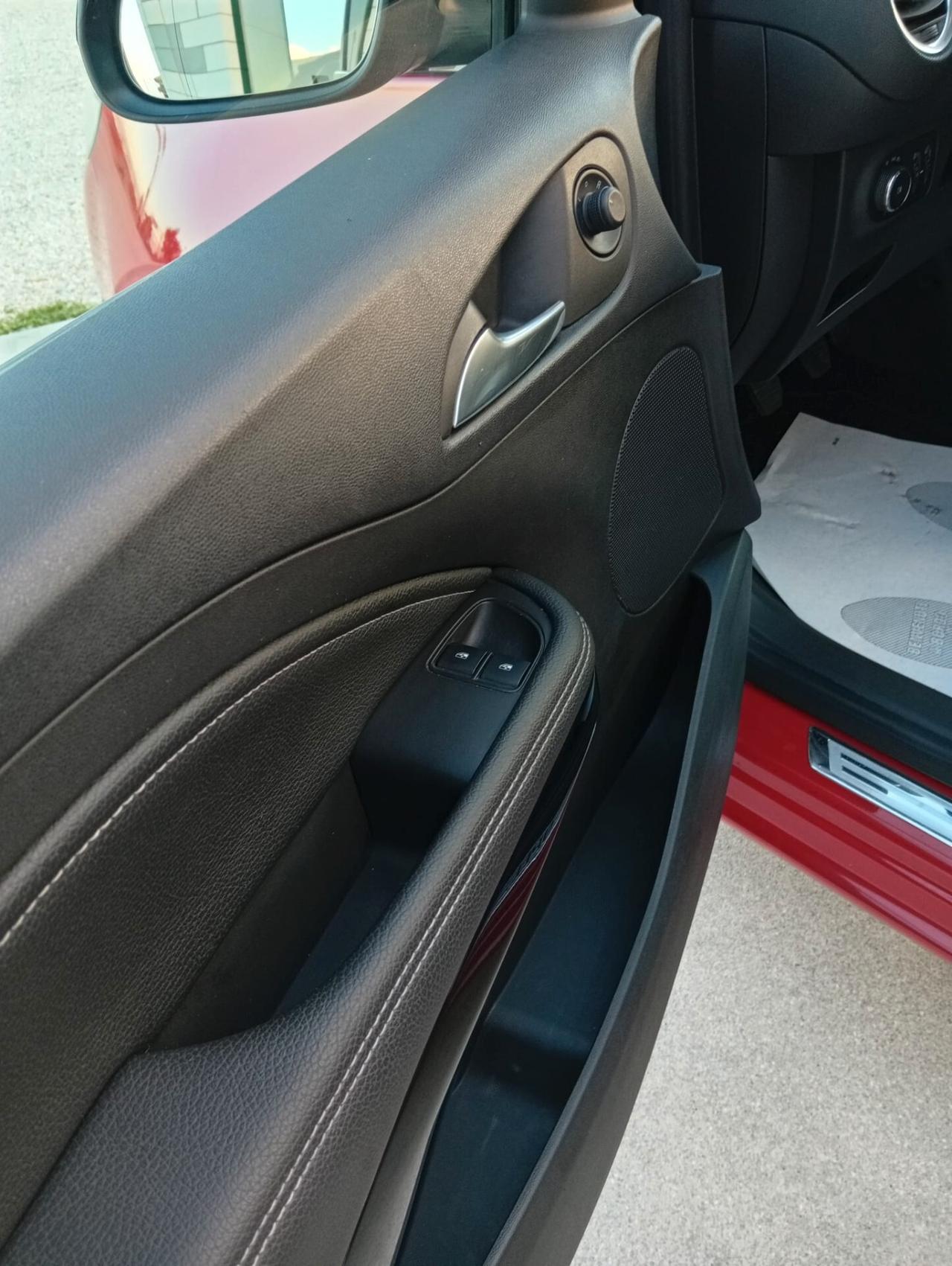 Opel Adam 1.2 70 CV Slam