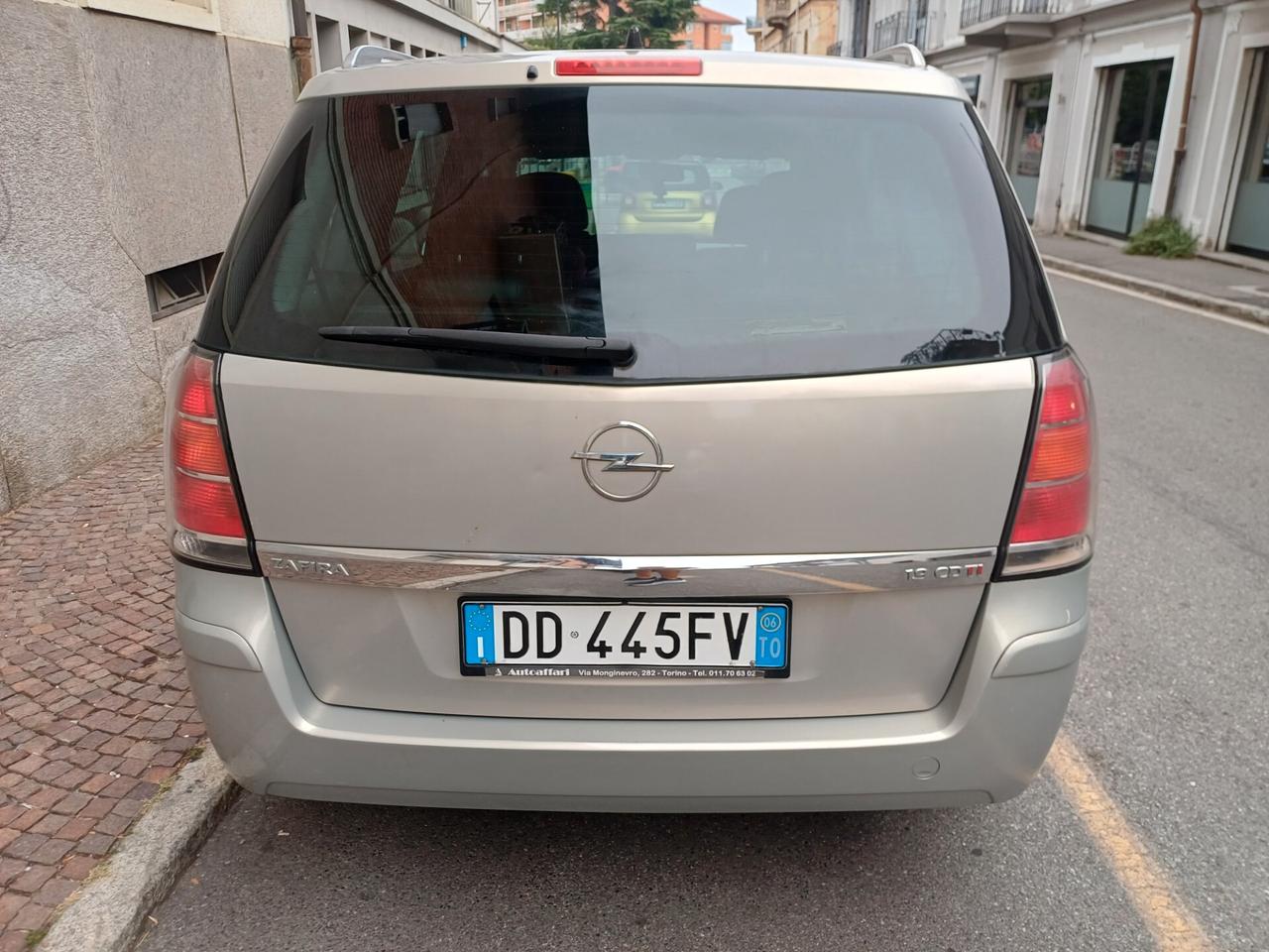 Opel Zafira 1.9 7 POSTI