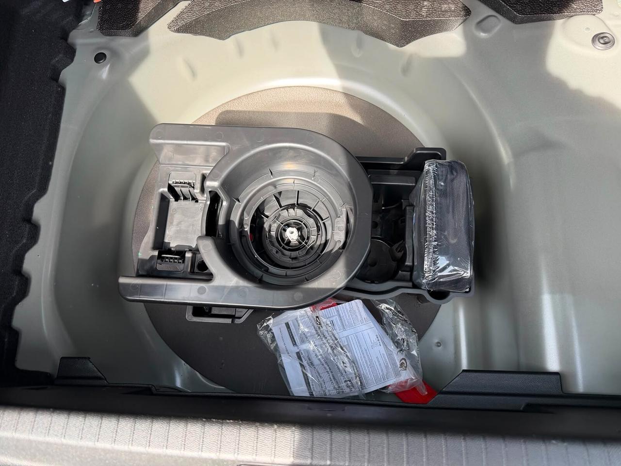 Lancia Ypsilon Hybrid e-DCT Edizione Cassina