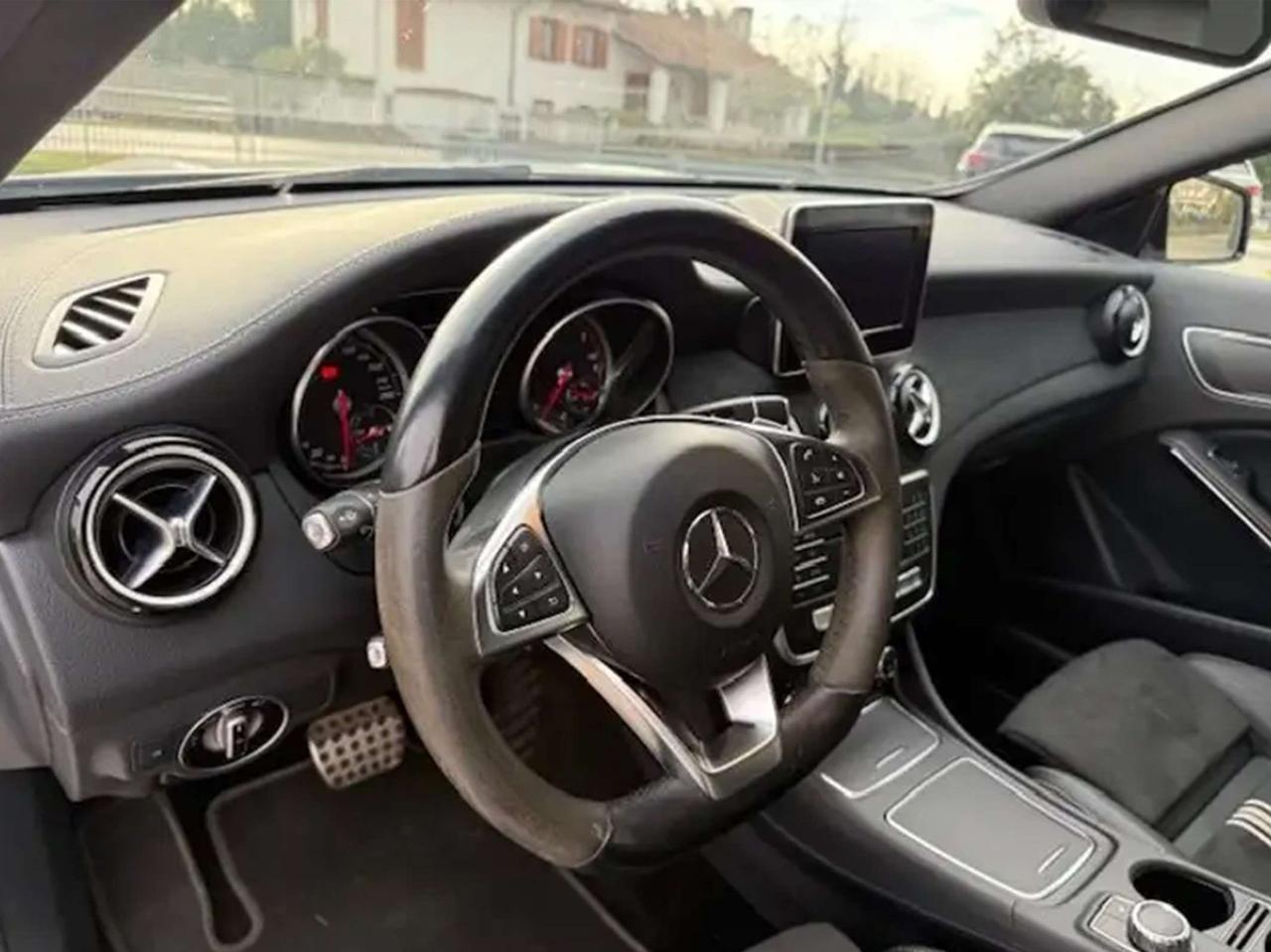 Mercedes-Benz GLA 220 GLA 220 d Premium edition1 4matic auto \\ 1 prop