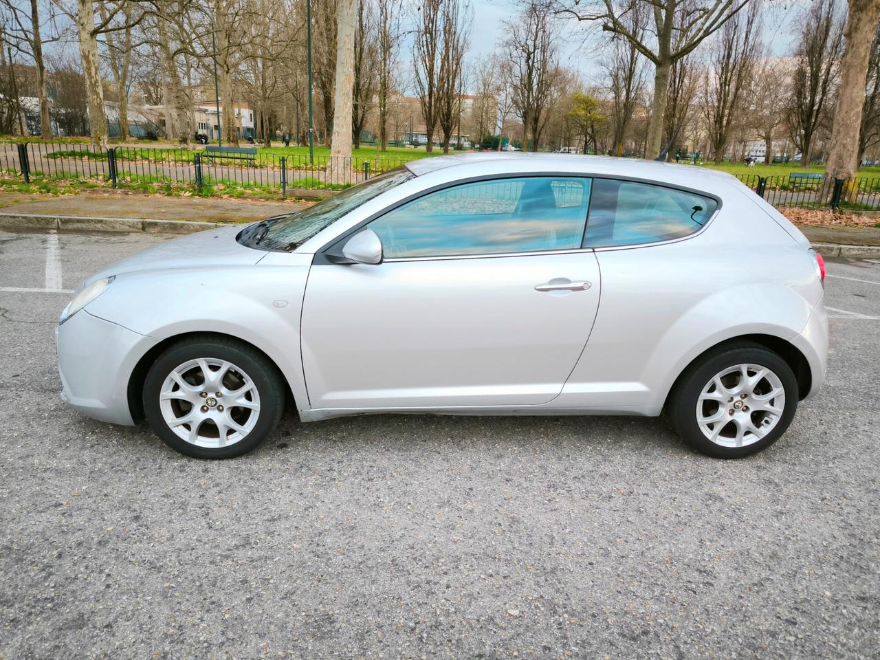 Alfa Romeo MiTo 1.6 JTDm 16V Distinctive Sport Pack