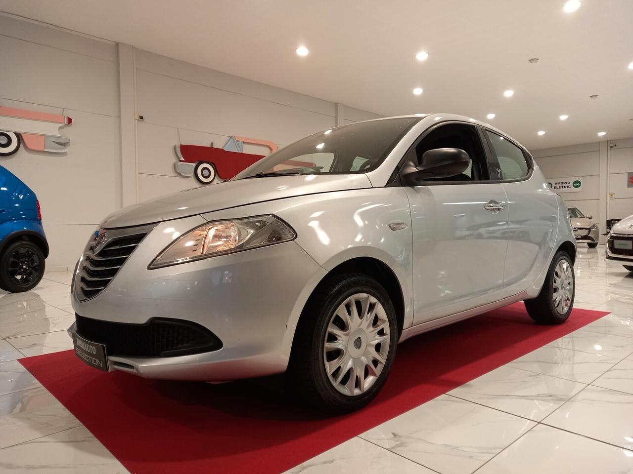 Lancia Ypsilon 1.2 69 CV 5 porte S&S Silver