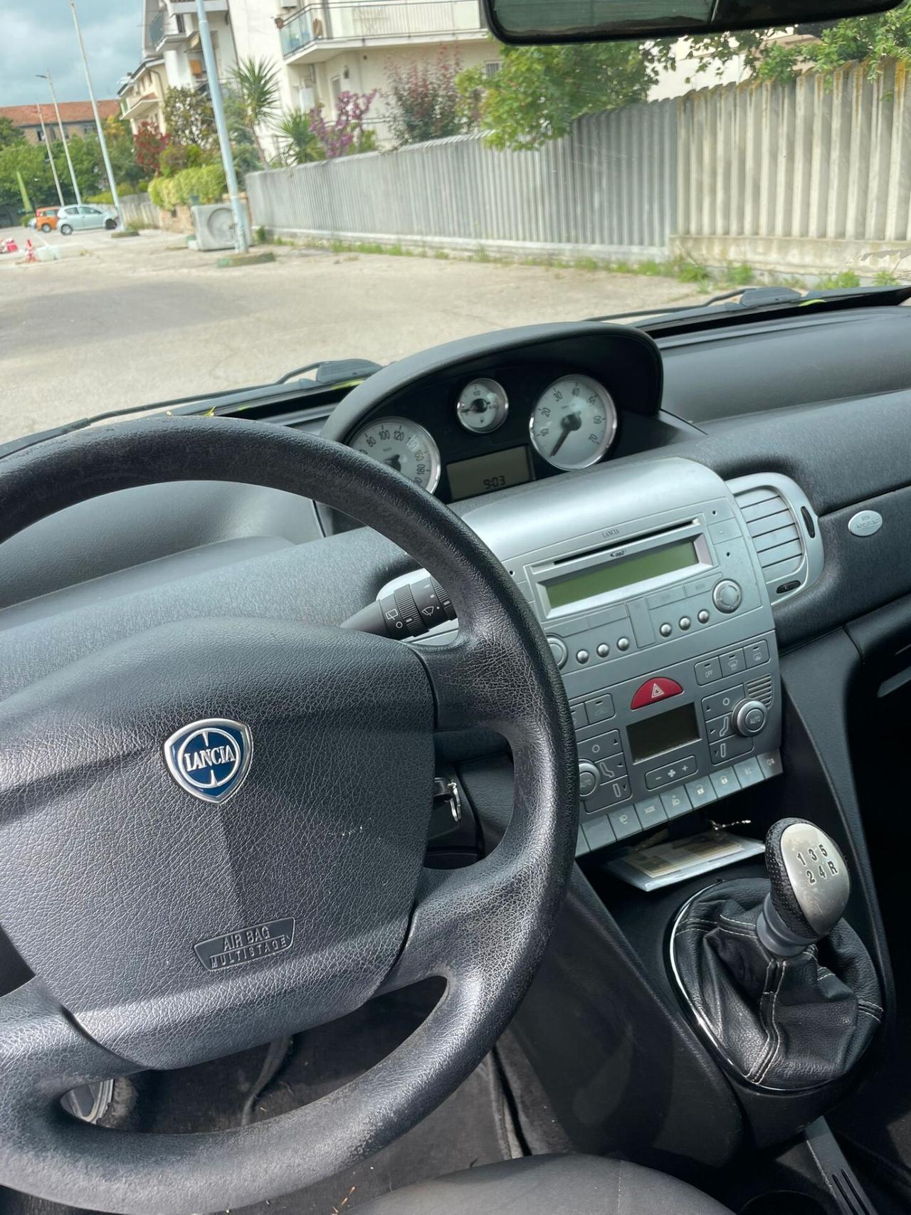 Lancia Ypsilon 1.2 69 CV Unyca