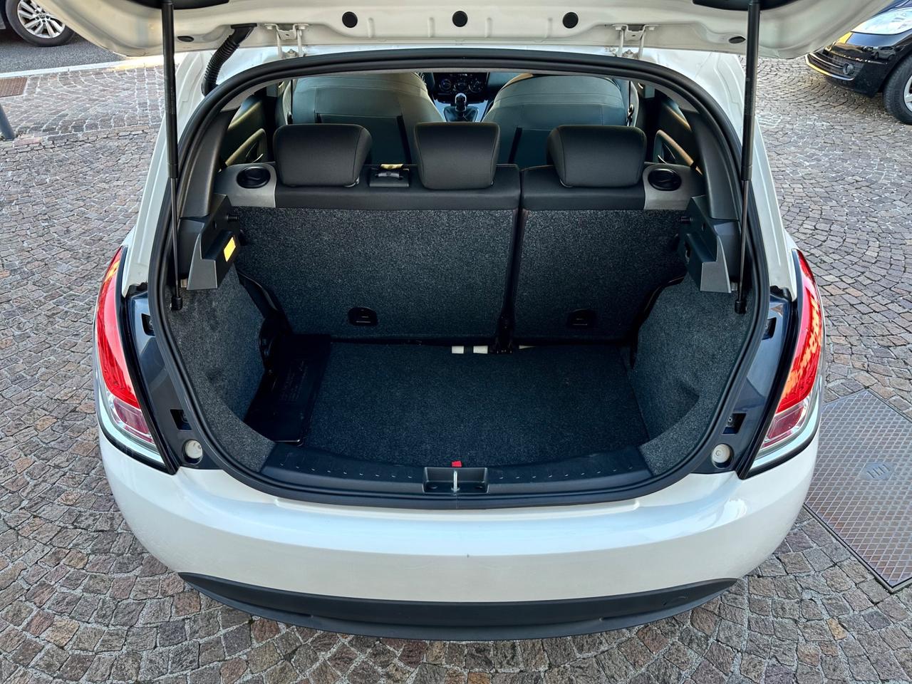 Lancia Ypsilon 1.2Bz 69Cv 5P - Uniproprietario