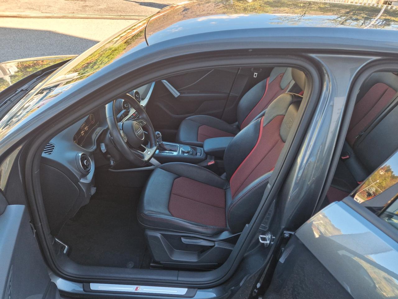 Audi Q2 35 TFSI S tronic Identity Black