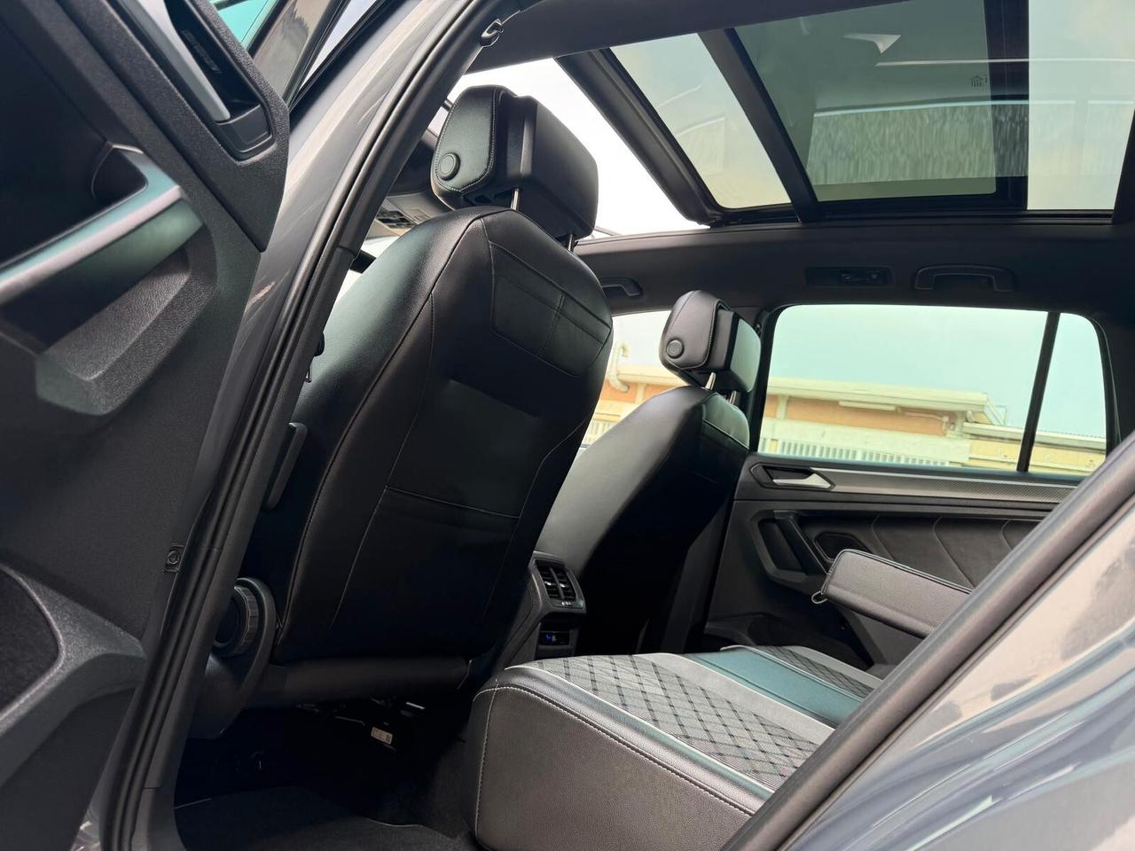 Volkswagen Tiguan 2.0 TDI 200 CV SCR DSG 4MOTION R-Line TETTO APRIBILE