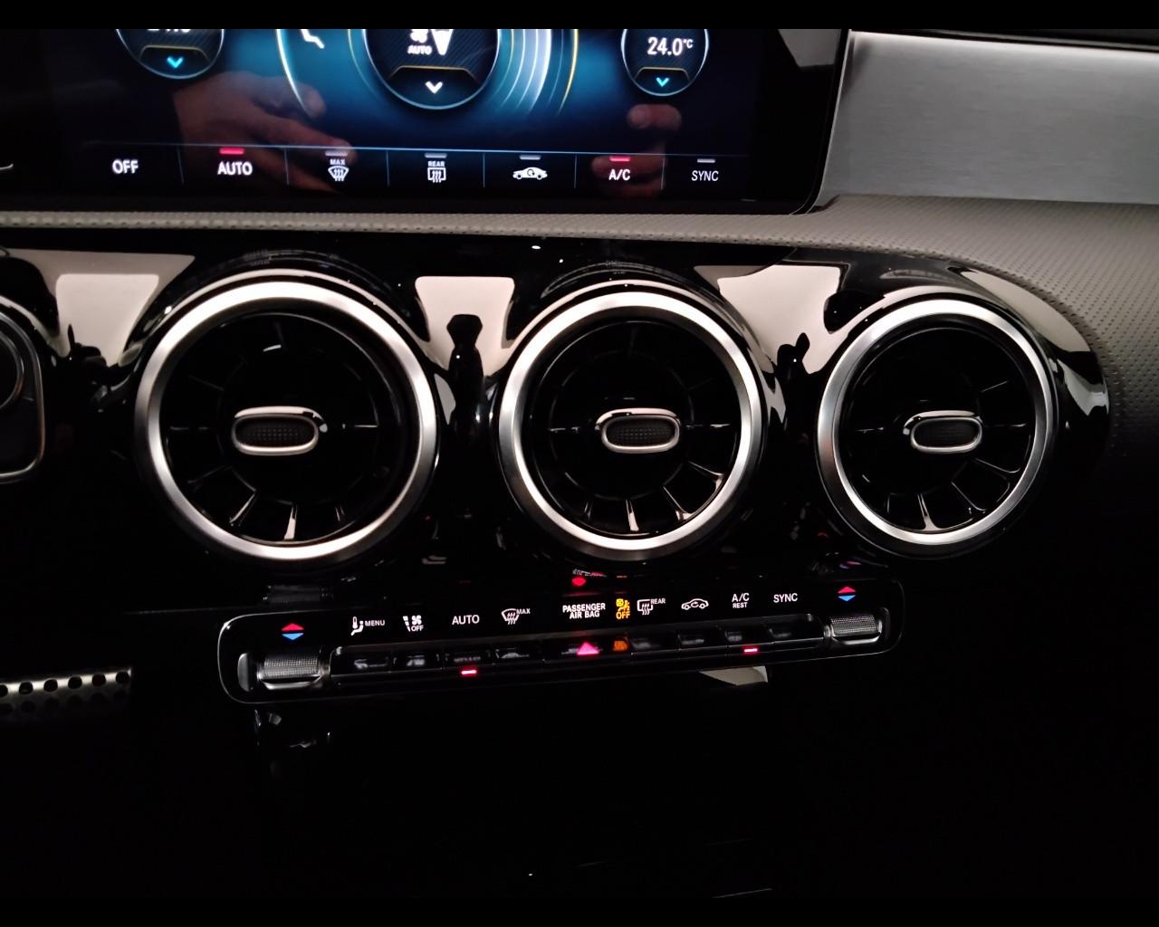 Mercedes-Benz Classe A - W177 2018 - A 180 d Premium auto