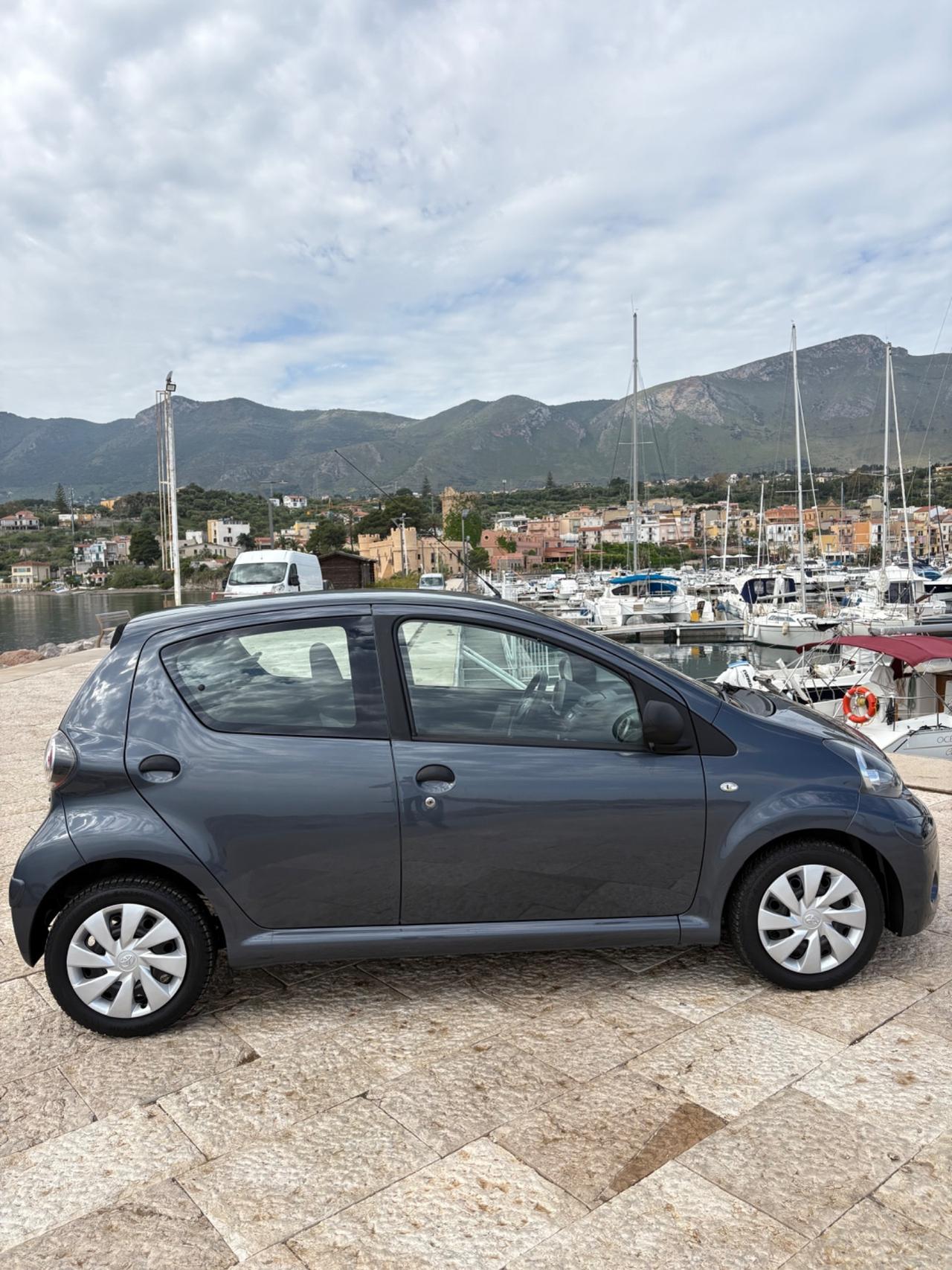 Toyota Aygo 1.0 12V VVT-i 5 porte Lounge Connect