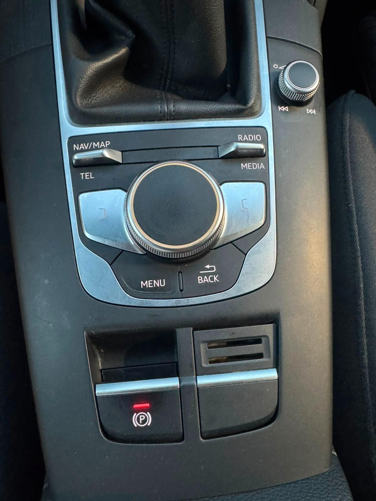 Audi A3 SPB 1.6 TDI Sport GANCIO TRAINO DI SERIE !!