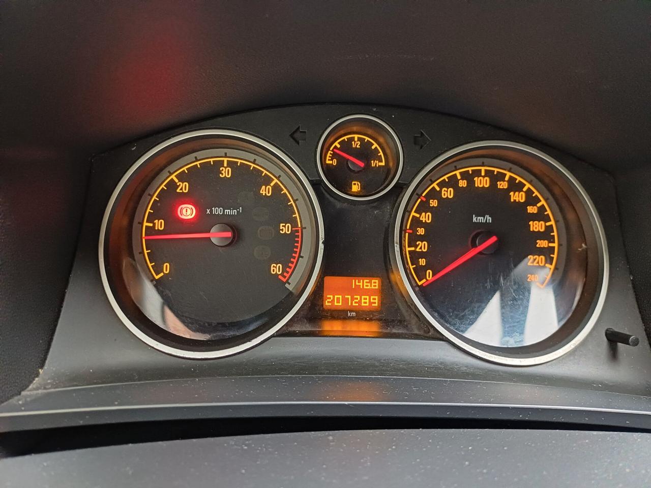 Opel Zafira 1.9 7 POSTI
