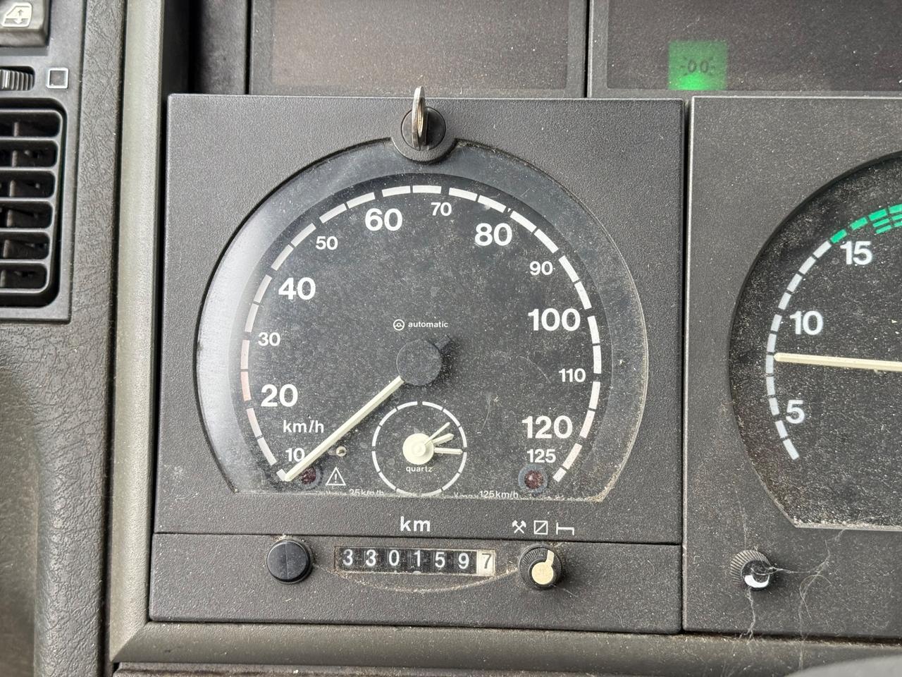 Autocarro IVECO 75E15 isotermico con frigo