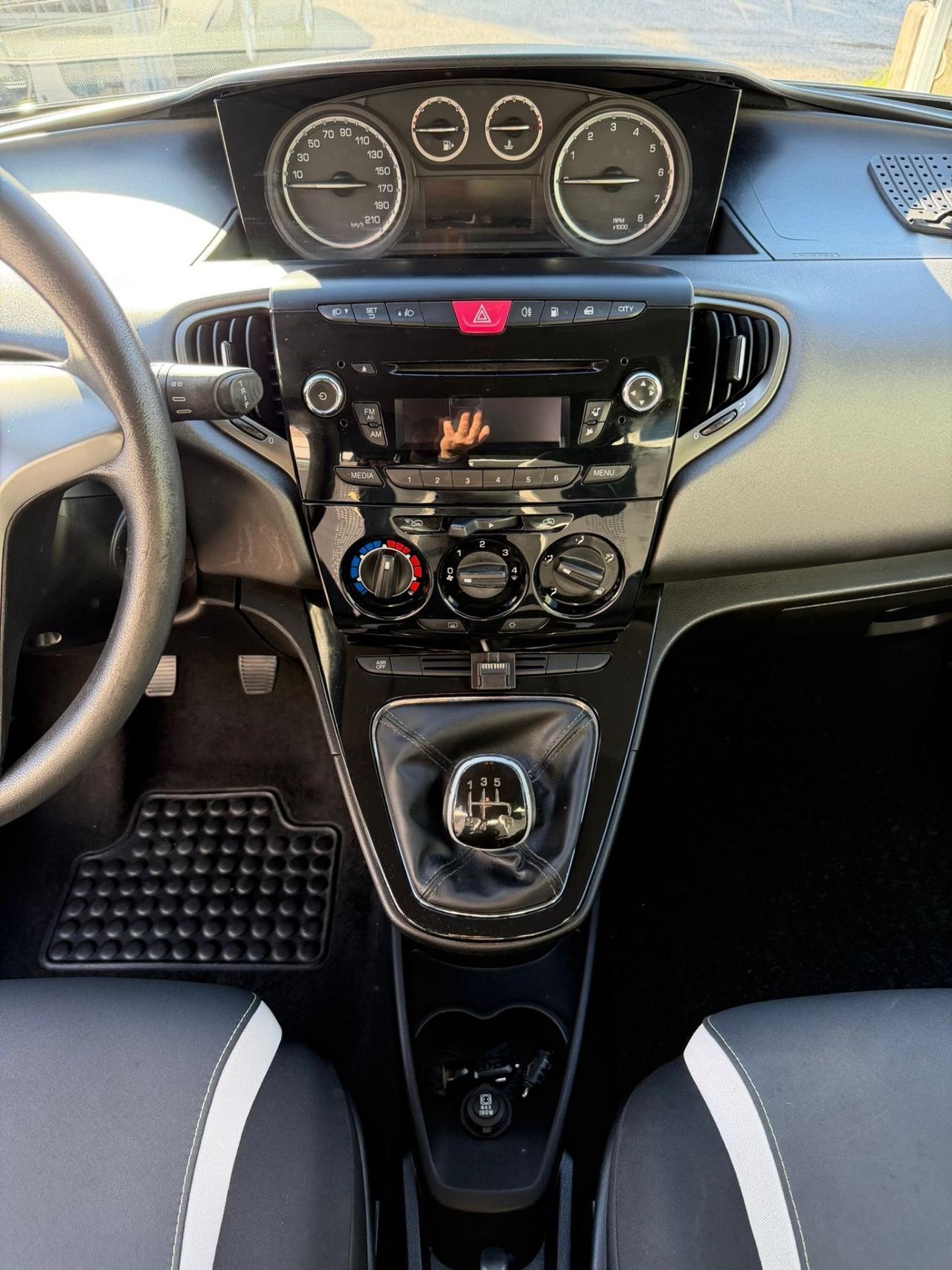 Lancia Ypsilon 0.9 TwinAir 85 CV 5 porte S&S DFN Gold