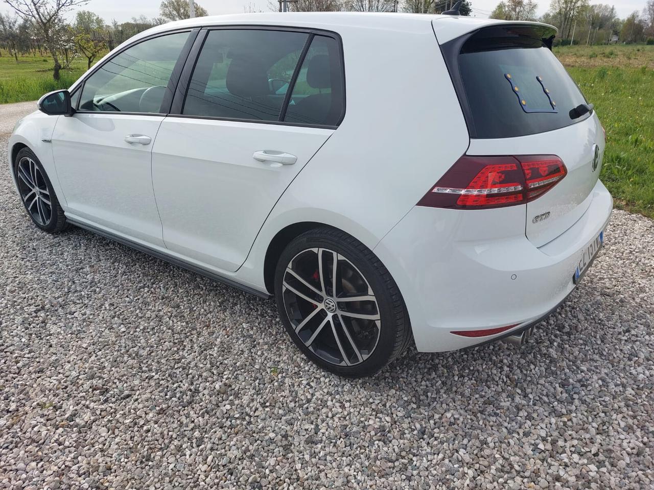 Volkswagen Golf 7 GTD 2.0 TDI DSG 5p. BlueMotion 184cv
