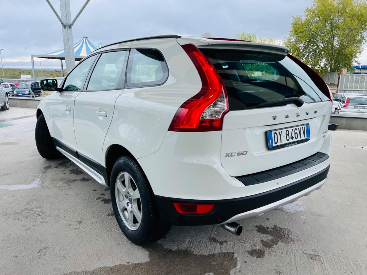 Volvo XC 60 2.4 D 175 CV R-LINE INT e EST