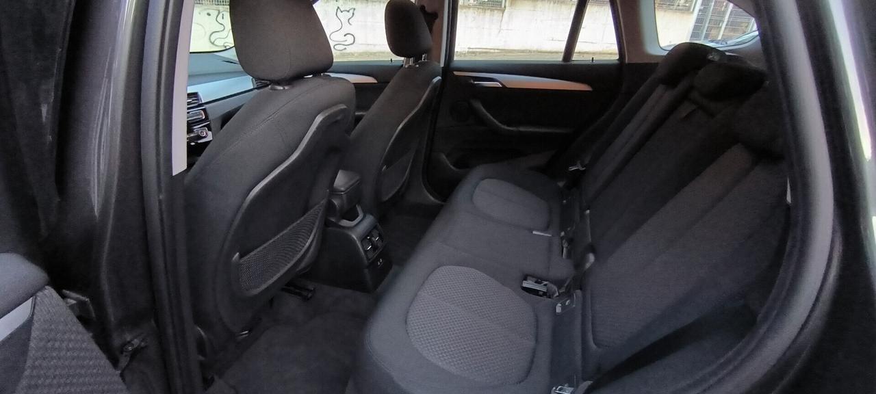 BMW X1 auto incidentata