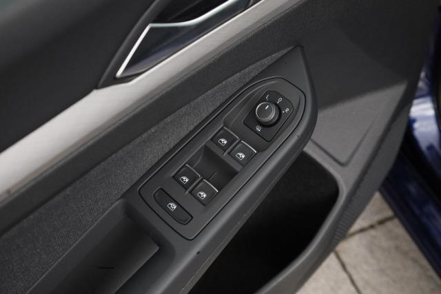 VOLKSWAGEN Golf 1.0 eTSI EVO DSG Life