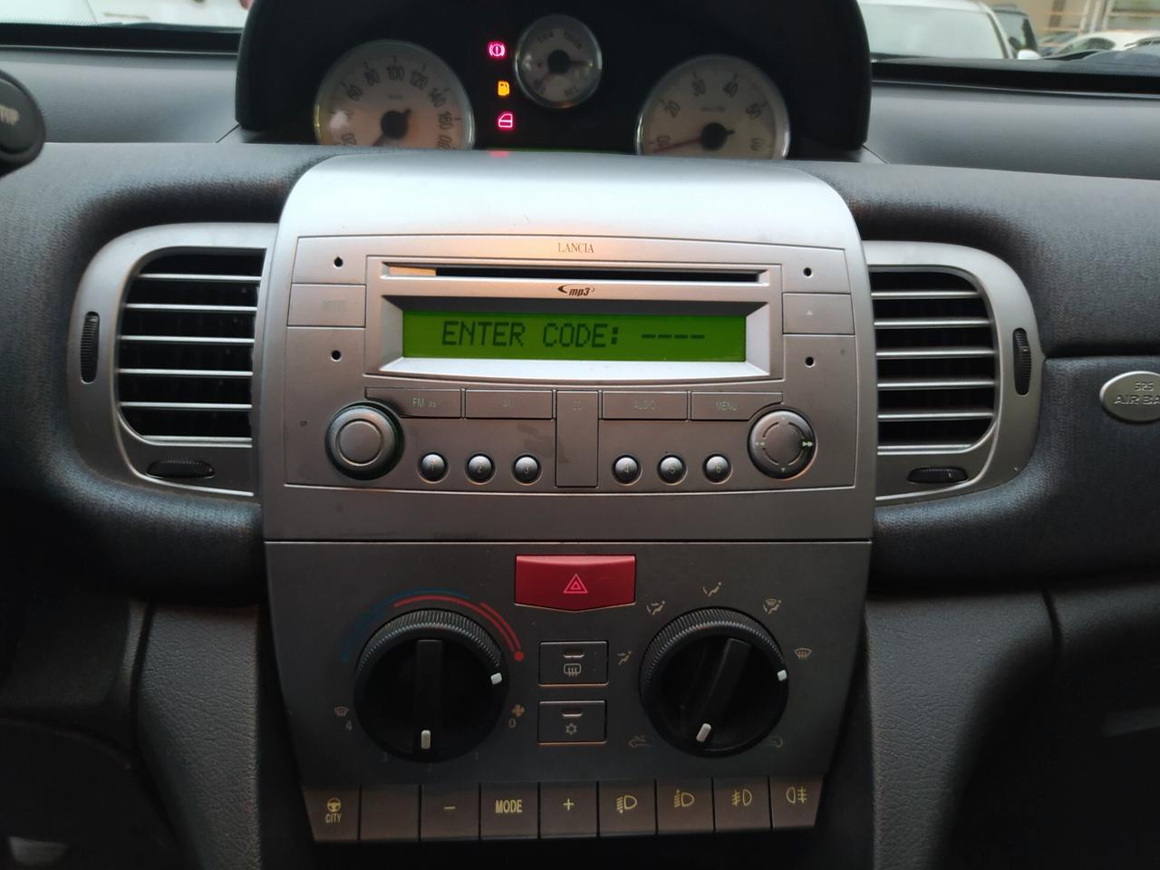 Lancia Ypsilon 1.2 Argento Neopatentati