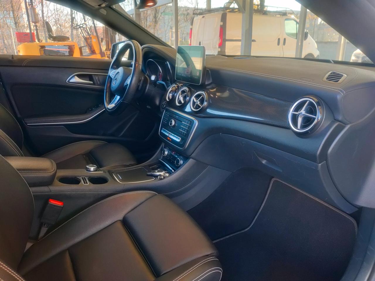 Mercedes-benz CLA 200 D AMG NIGHT EDITION 4Matic Automatico NEOPATENTATI