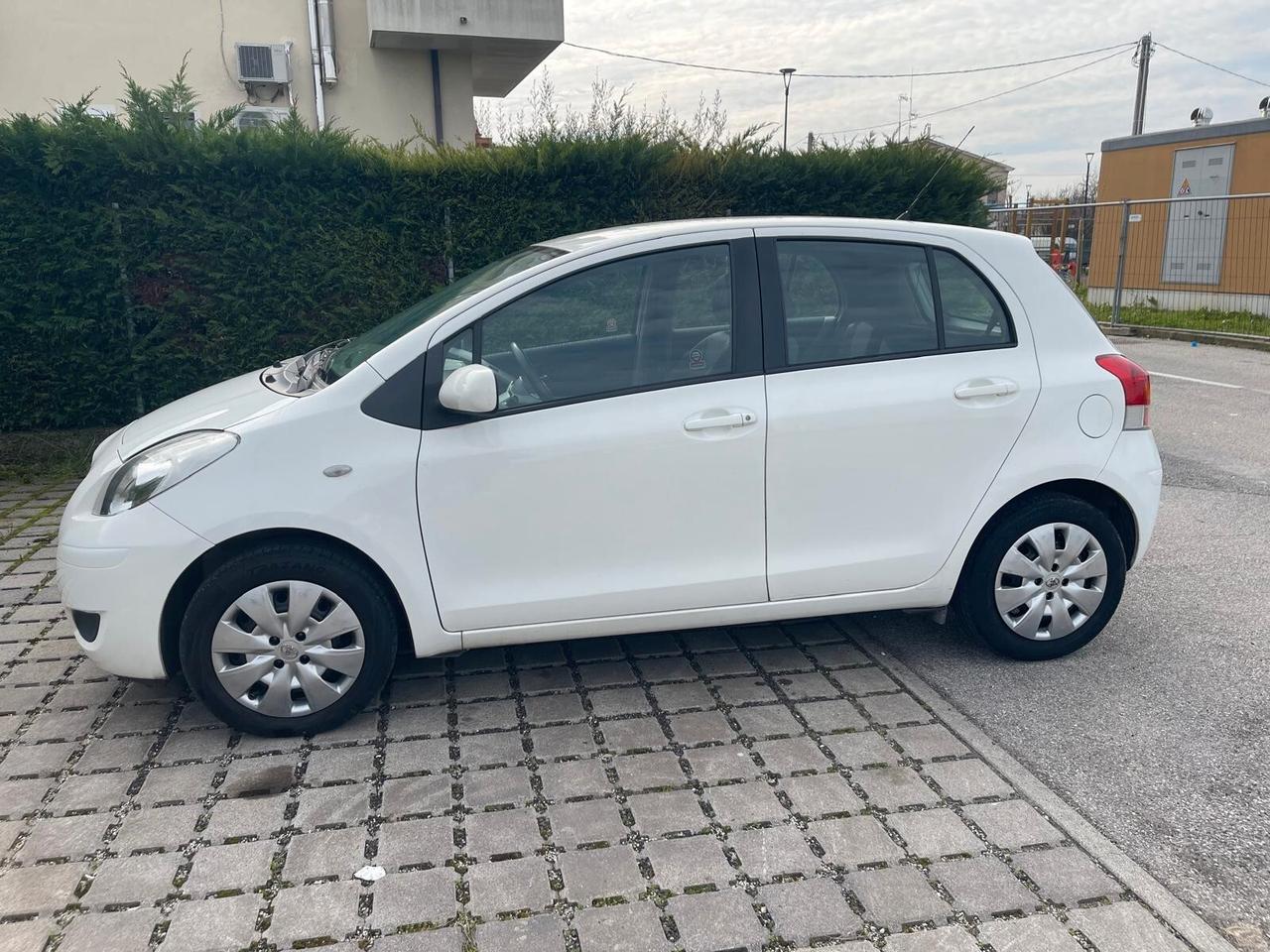 Toyota Yaris 1.3 5 porte Sol GPL Neopatentati