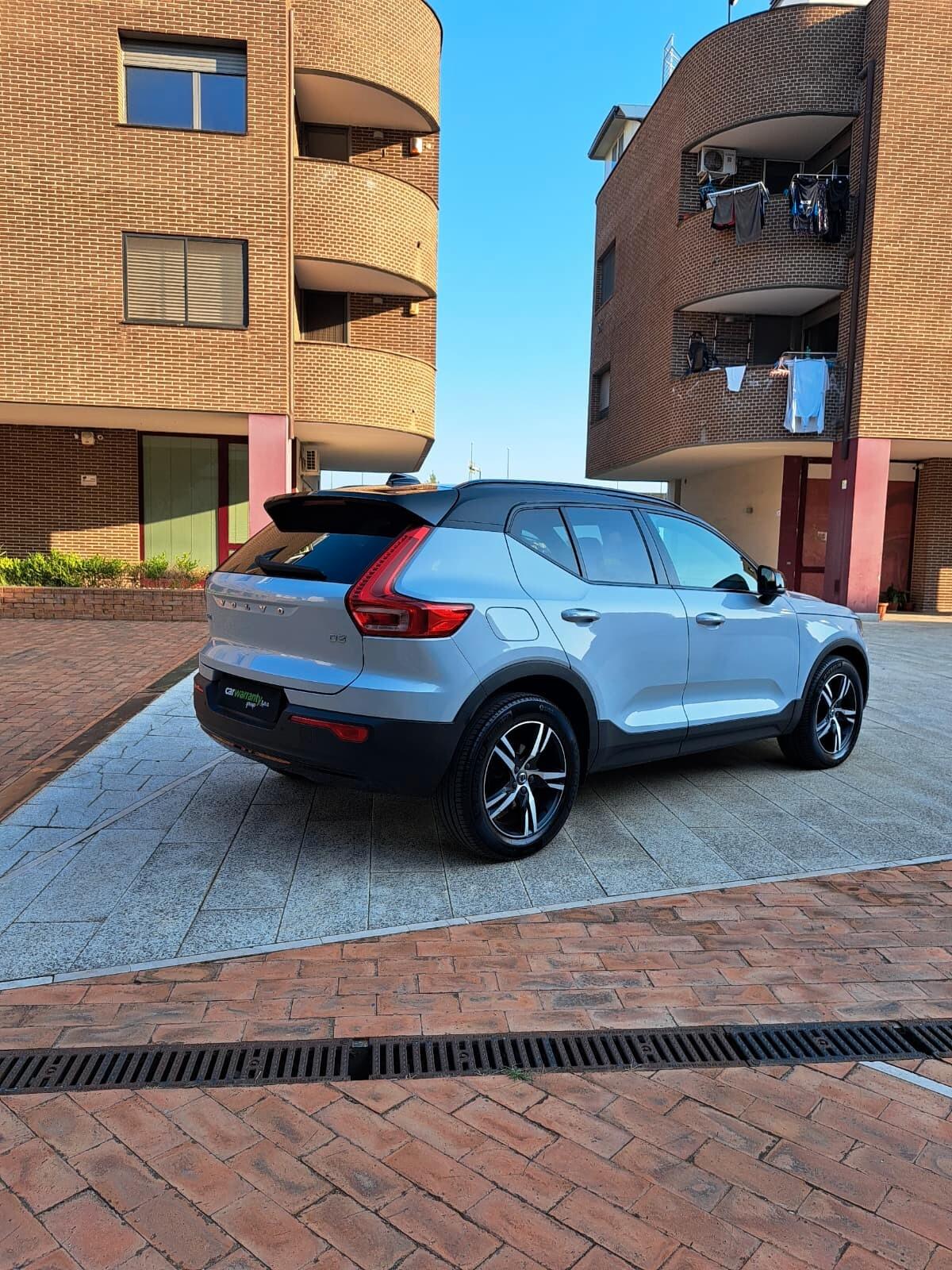 Volvo XC40 D3 R-design AUTOMATICA UNICO PROP: km. 38700 CERTIFICATI