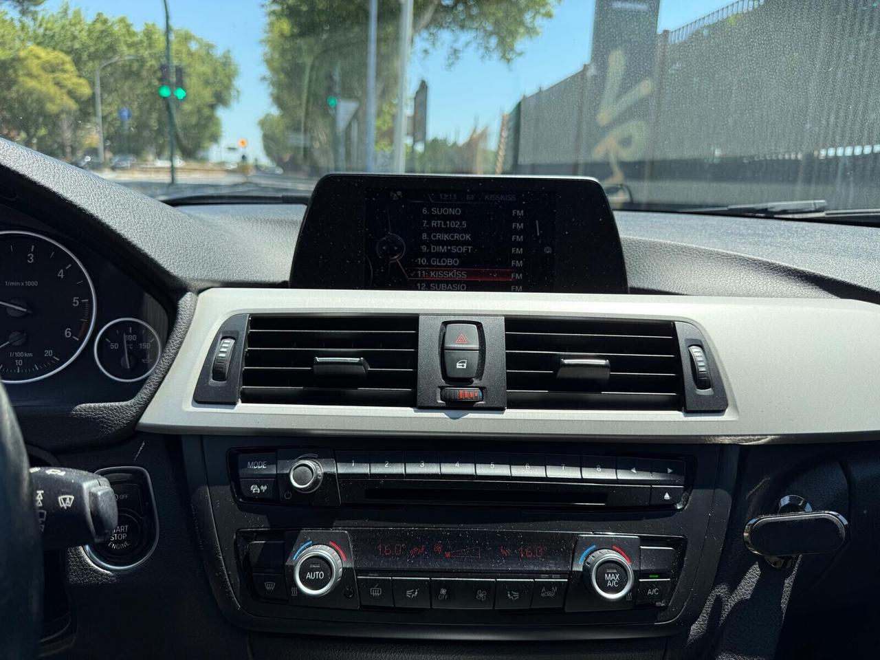Bmw 318d Touring Business aut. Navi Professional Fari Xeno