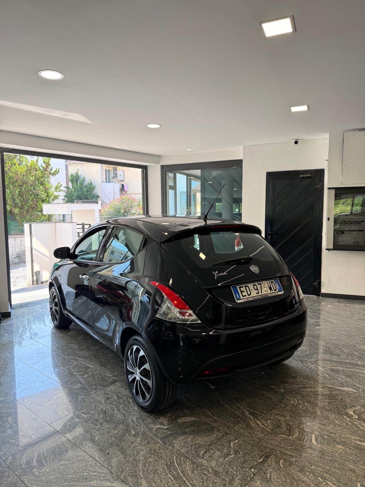 Lancia Ypsilon 0.9 TwinAir 85 CV 5 porte S&S Gold