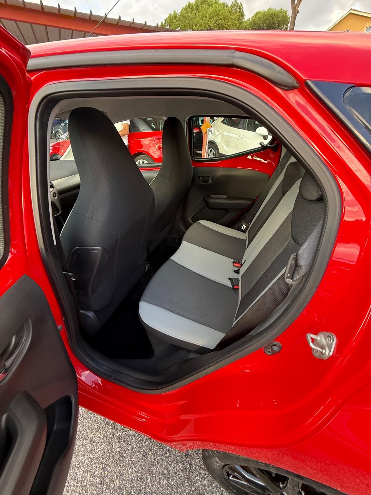 Aygo 1.0 ( 25 mila km ) unipro-automatica-neopatentati