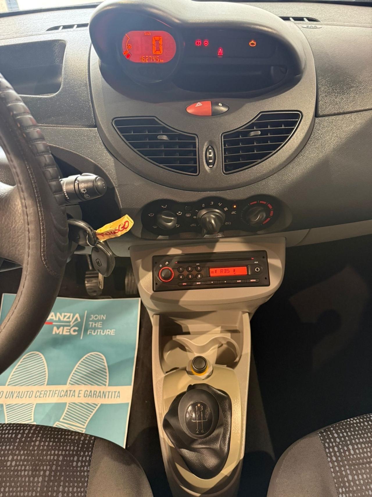 Renault Twingo 1.2 -BENZINA-NEOPATENTATI