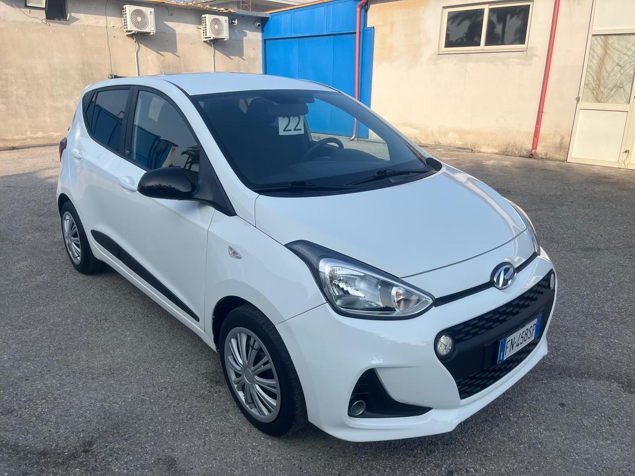 Hyundai i10-1.0 benz/cv 65- full -2018