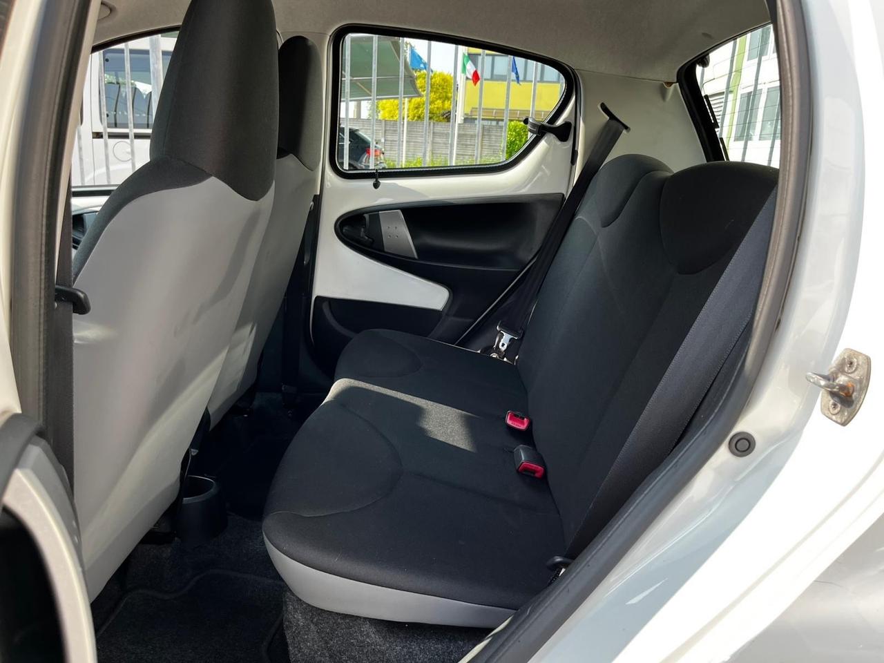 Toyota Aygo 1.0 12V VVT-i 5 porte Lounge Connect MMT
