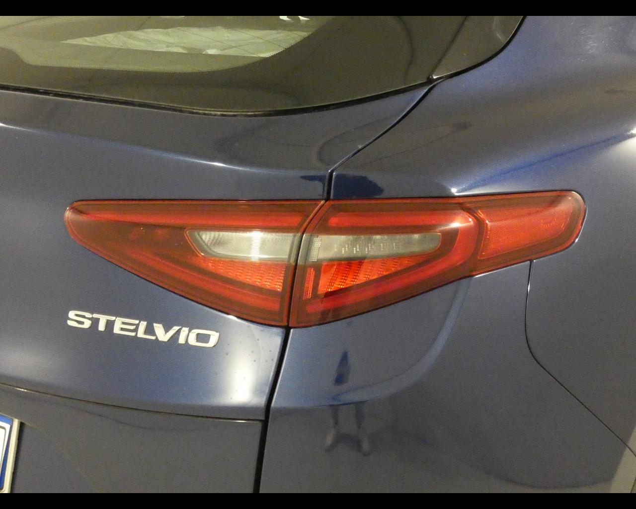 ALFA ROMEO Stelvio - Stelvio 2.2 Turbodiesel 180 CV AT8 Q4 Executive