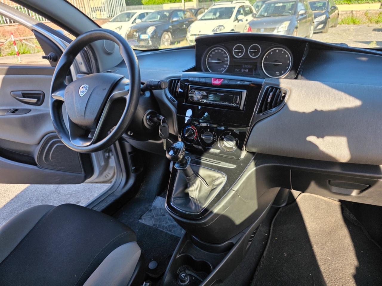 Lancia Ypsilon 1.2 69 CV Unyca
