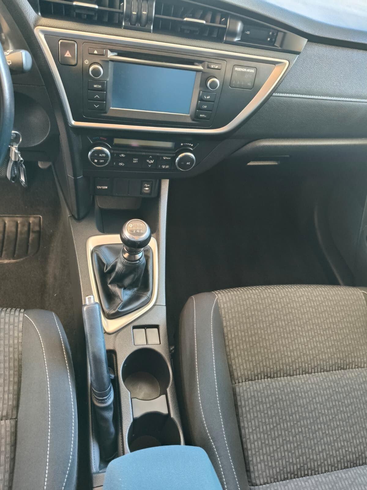 Toyota Auris 1.4 D-4D Lounge