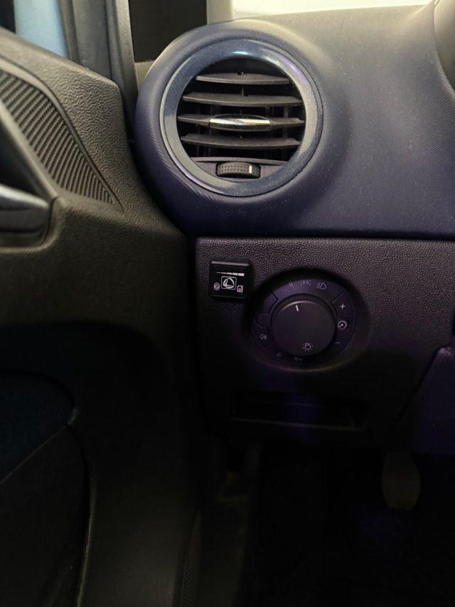 OPEL Corsa 1.2 5 porte .Cosmo