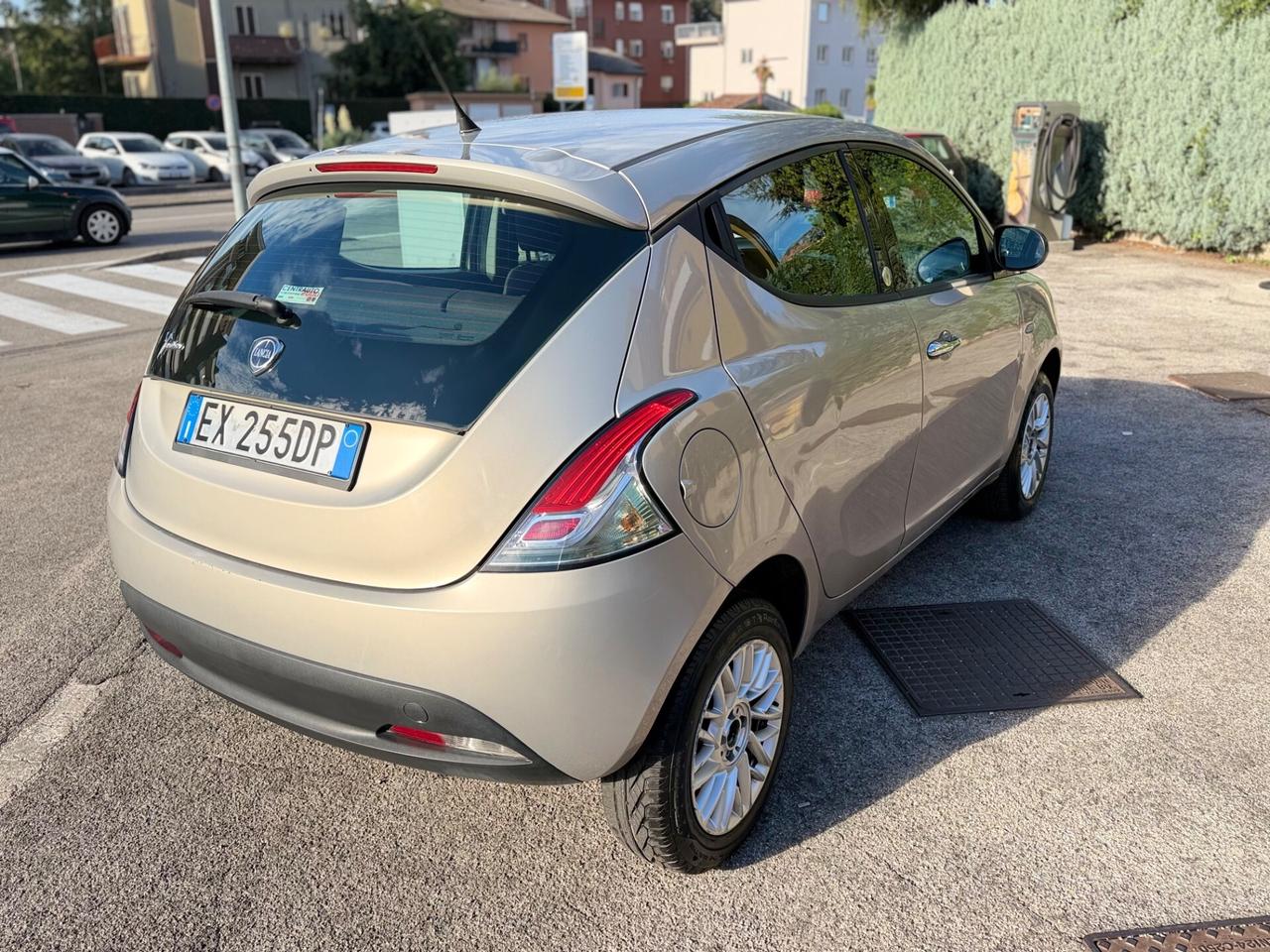 Lancia Ypsilon 900 neopatentati pronto uso garanzia