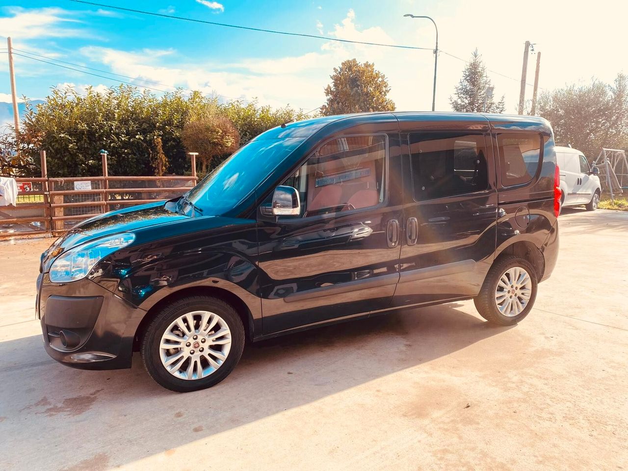 Fiat Doblo 2010 photo 3