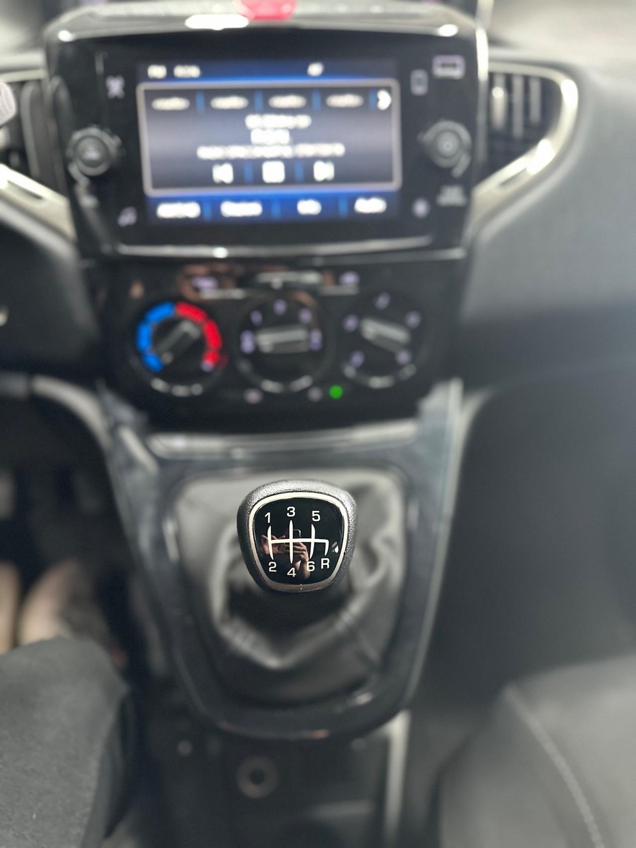 Lancia Ypsilon 1.0 FireFly 5 porte S&S Hybrid