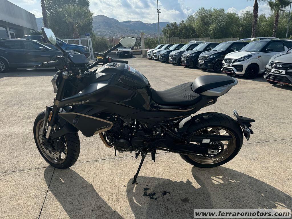 CFMOTO 800 NK NUOVA A SOLI 69 EURO AL MESE