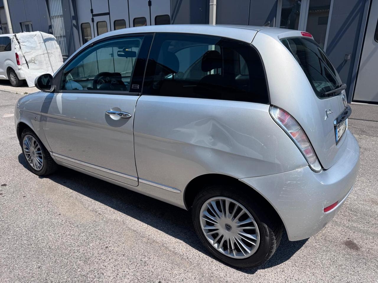 Lancia Ypsilon 1.3 MJT 75 CV Diva