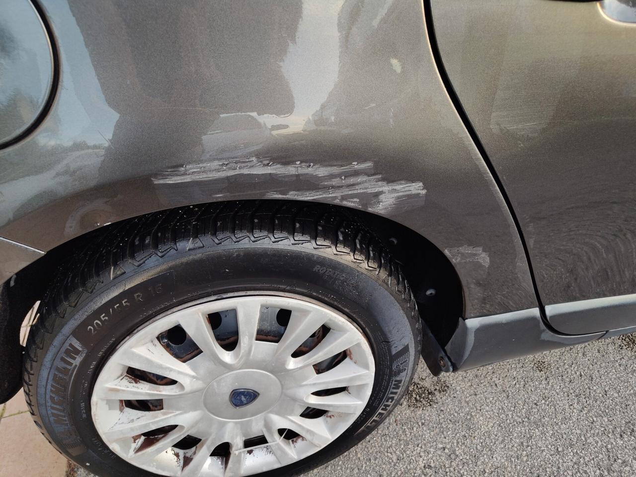 Lancia Delta 1.6 MJT DPF 105 CV Silver