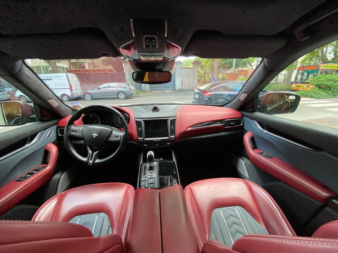 Maserati Levante 3.0 V6 275cv AWD Granlusso AUTO - 99.000KM!!!