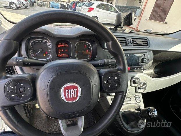 PANDA HYBRID CITY LIFE COMANDI AL VOLANTE