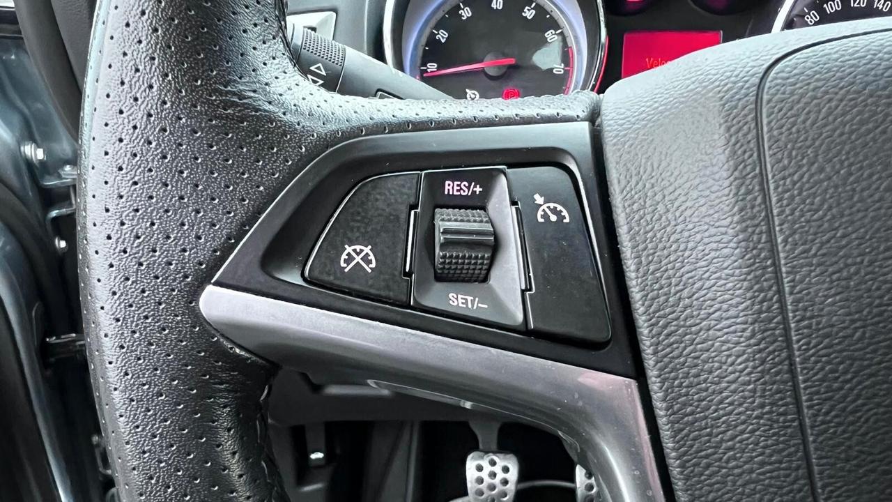 Opel Astra 1.6 Turbo 180CV 5 porte Cosmo S