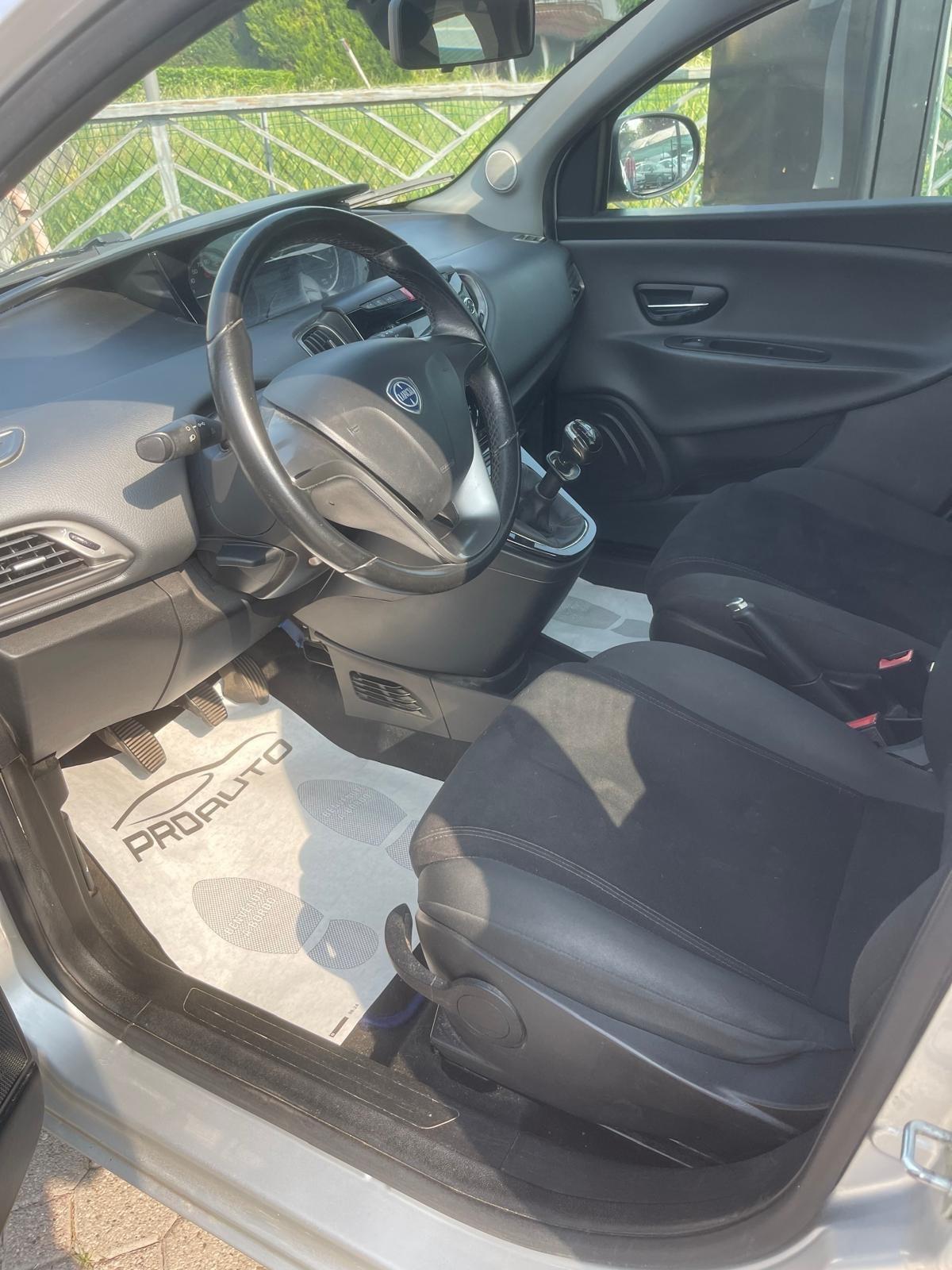 Lancia Ypsilon 1.2 69 CV 5 porte S&S Silver