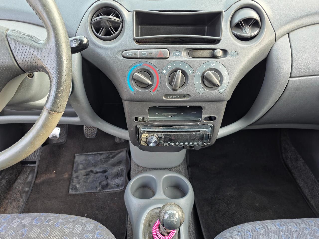 Toyota Yaris 1.3i 16V cat 5 porte Sol 2003-E3 Manuale NEO