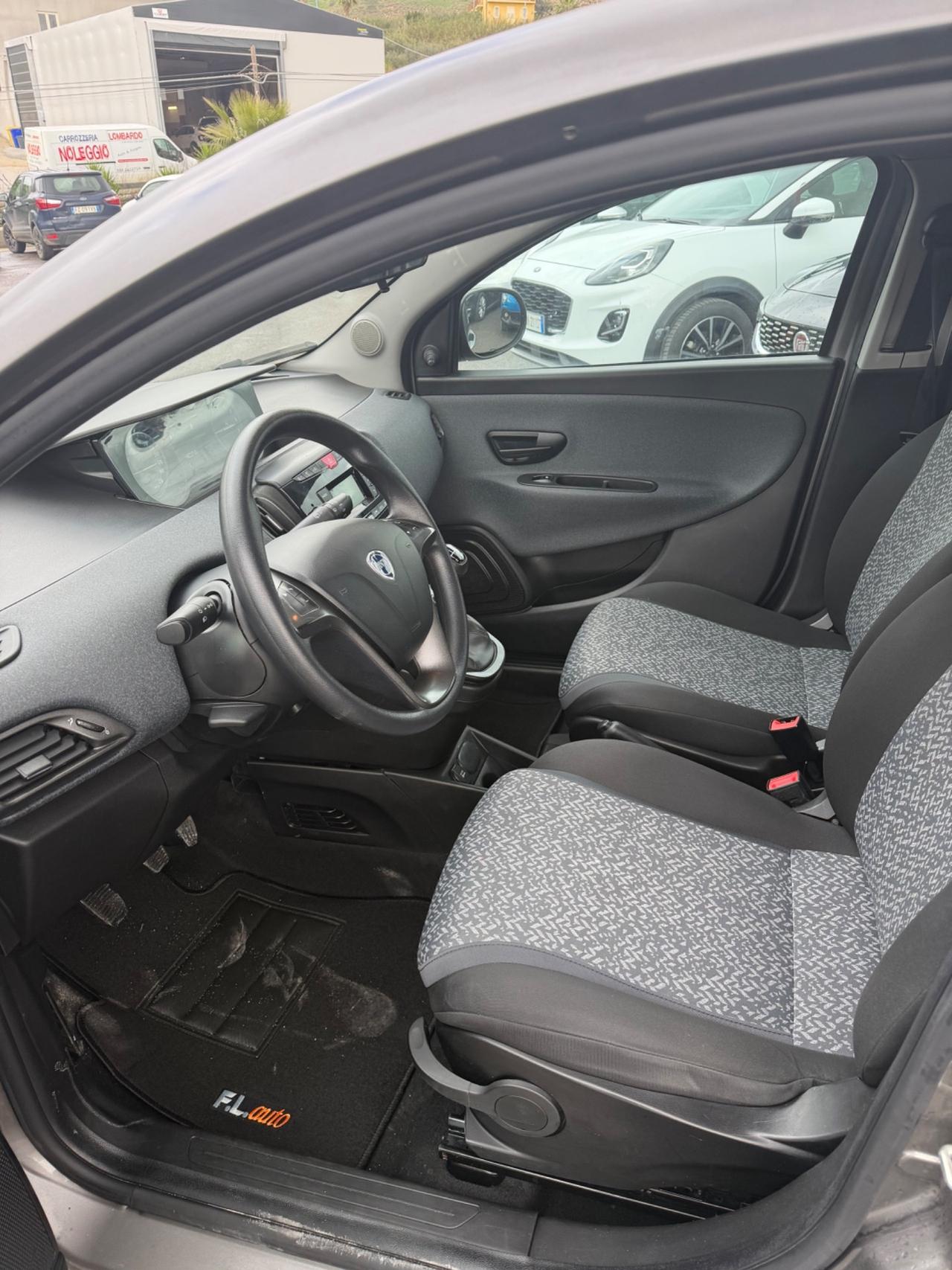 Lancia Ypsilon 1.0 FireFly 5 porte S&S Hybrid