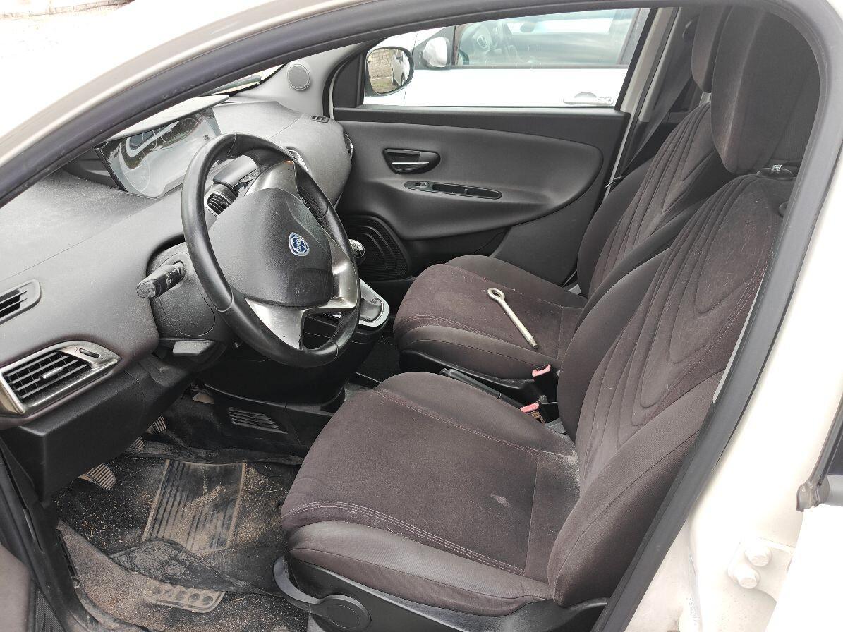 Lancia Ypsilon 1.3 MJT 16V 95 CV 5 porte S&S Silver