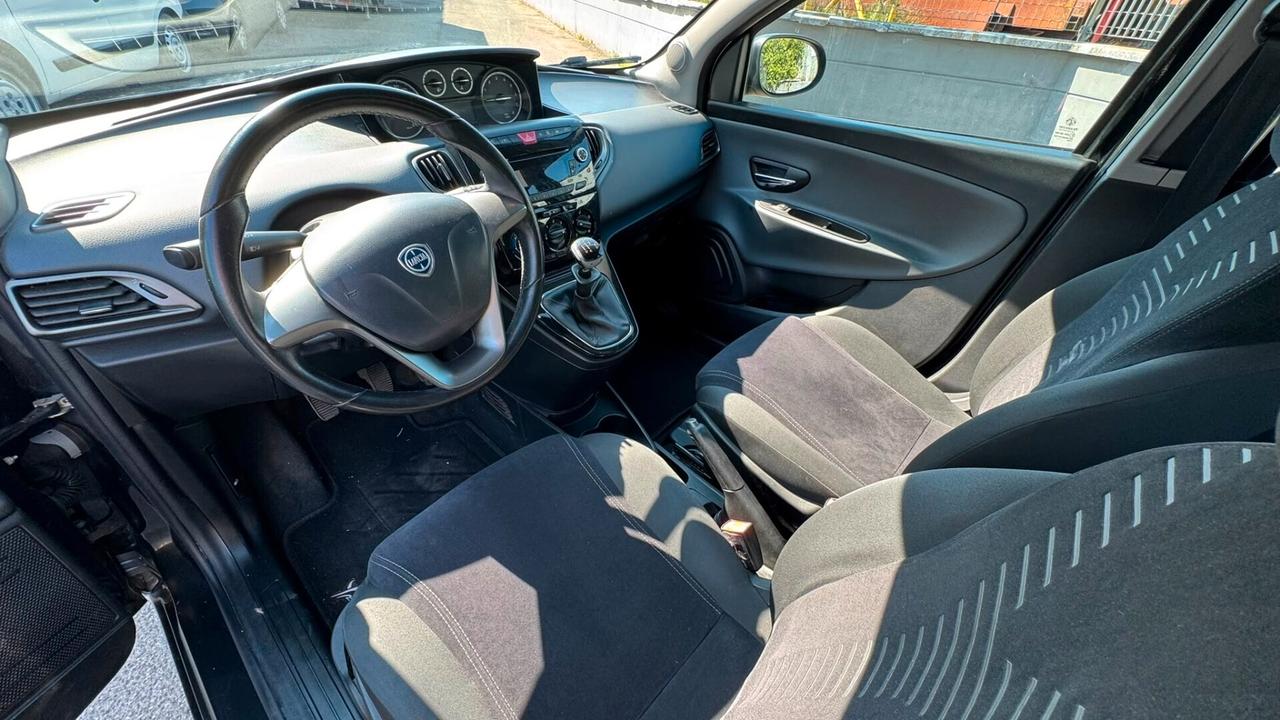 Lancia Ypsilon 1.2 69 CV 5 porte S&S Platinum