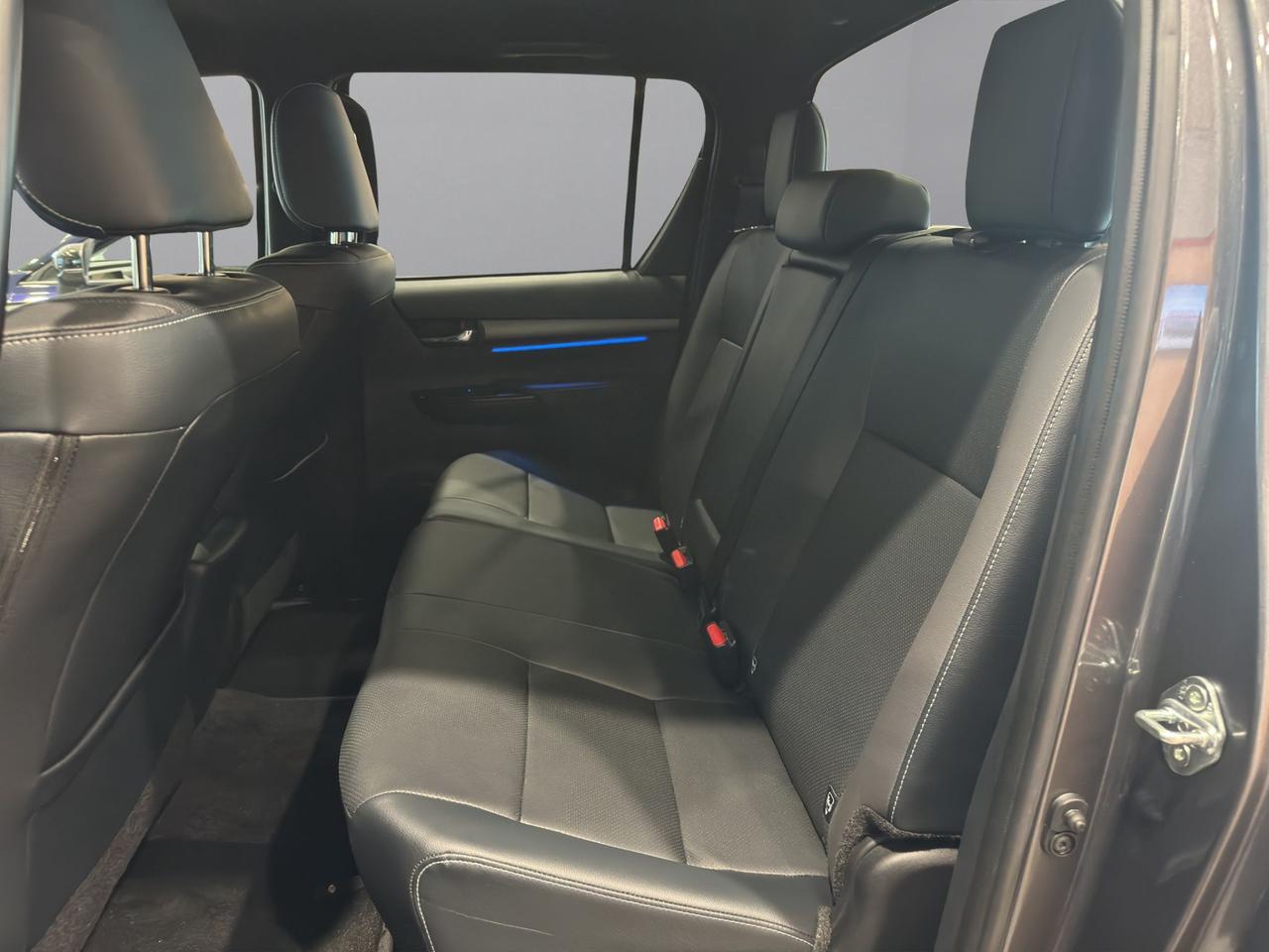 Toyota Double Cab Invincible 2.4D 150 CV 6 marce