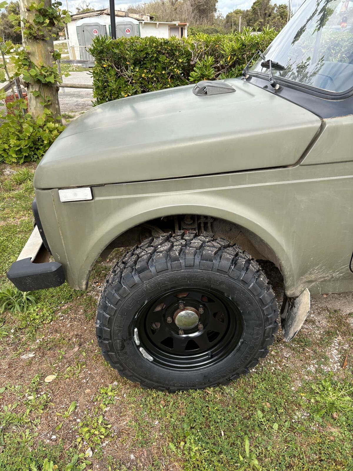 Lada Niva 1.7i cat autovettura 4 p. Con metano